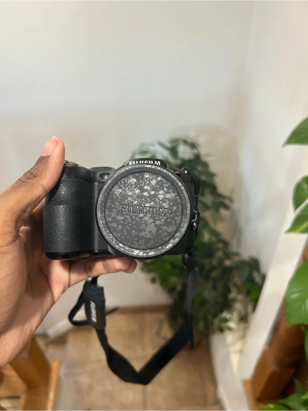 Fujifilm FinePix S1800 12.0MP 18X Zoom Digital Camera Black WORKS with Sd card